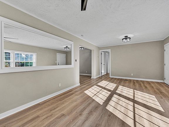 4th image of 150 Circle View St