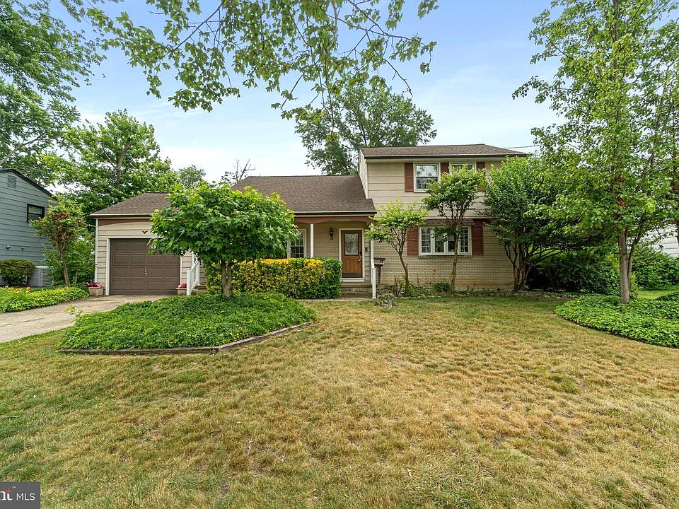 1st image of 118 Chaucer Pl