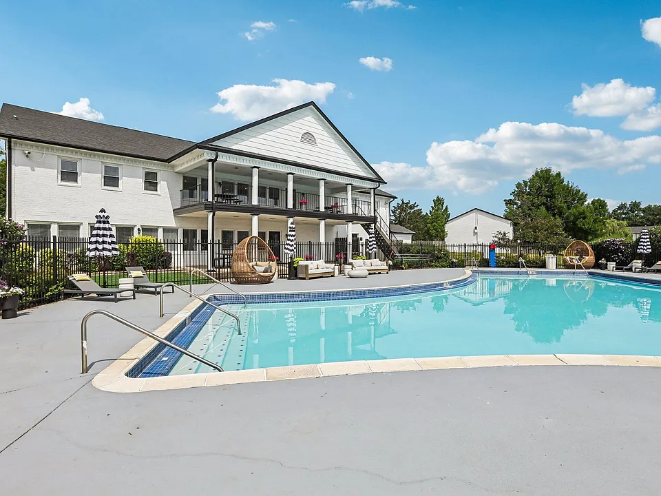 Lake Castleton Apartments