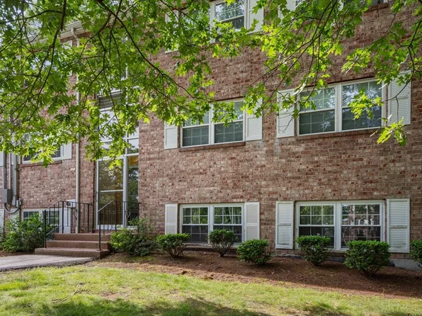52 Farrwood Ave APT 3, North Andover, MA 01845