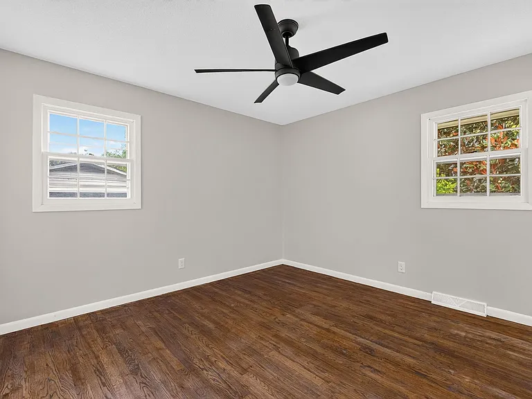 906 Vandora Ave — Photo 17