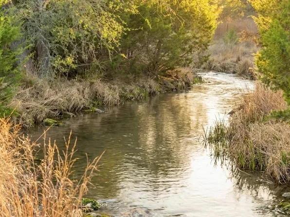 2227 Klein Ahrens Rd, Fredericksburg, TX 78624