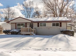 4167 Woodcreek Ln, Lansing, MI 48911