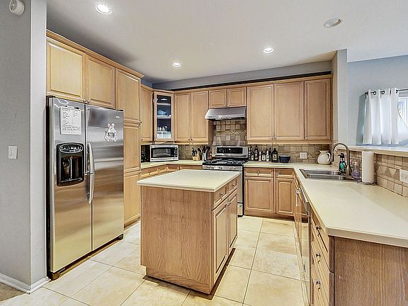 2nd image of 1300 N Leavitt St #3