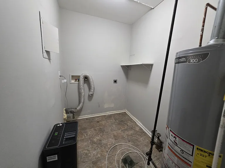2404 Velma Ave — Photo 10