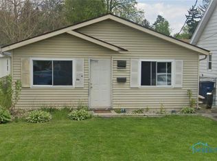 910 Sawyer Rd, Toledo, OH 43615