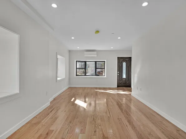 31 Roosevelt Place image 5 of 14