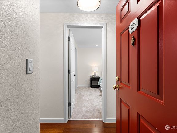 4th image of 19851 25th Avenue NE #222