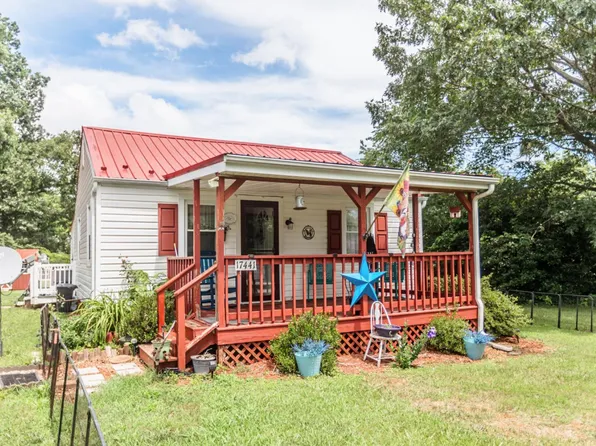 17441 Leesville Rd, Evington, VA 24550