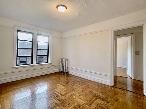 3rd image of 21 Magaw Pl APT 6D