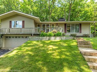 2184 Denby Dr, Waterford, MI 48329