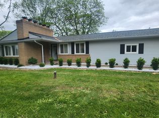 1160 Cayuga Dr, Grand Blanc, MI 48439