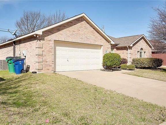 2nd image of 2601 Douglas Dr