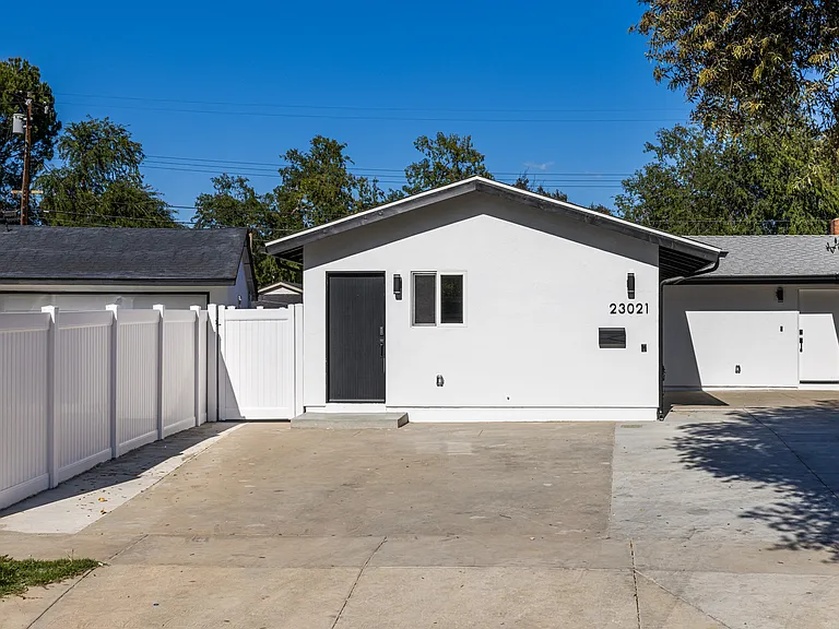 23021 Covello St — Photo 10