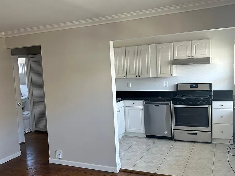 2818 Taraval St #5 — Photo 2