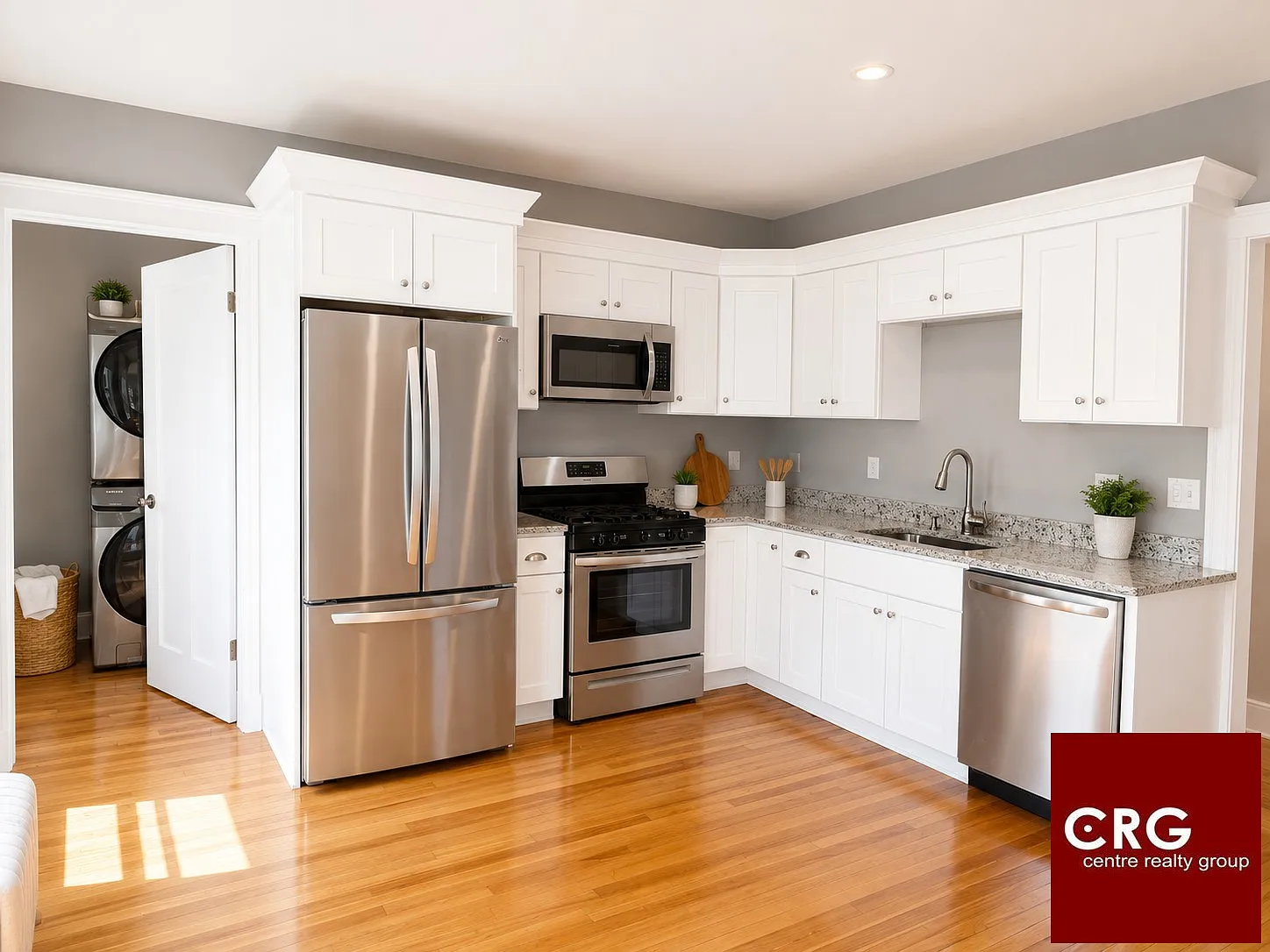 3 bed, 1.0 bath, 1000 sqft, $3,300 — Photo 4