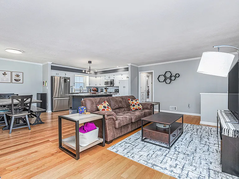 6704 Lakeshore Dr — Photo 22