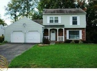2003 Teaneck Cir, Wixom, MI 48393