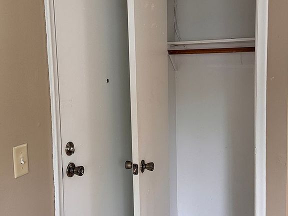 3rd image of 2800 Pillsbury Ave #1