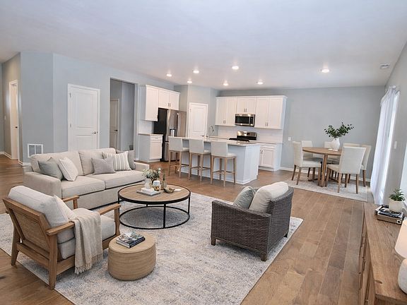 4th image of 1029 Draper Rd