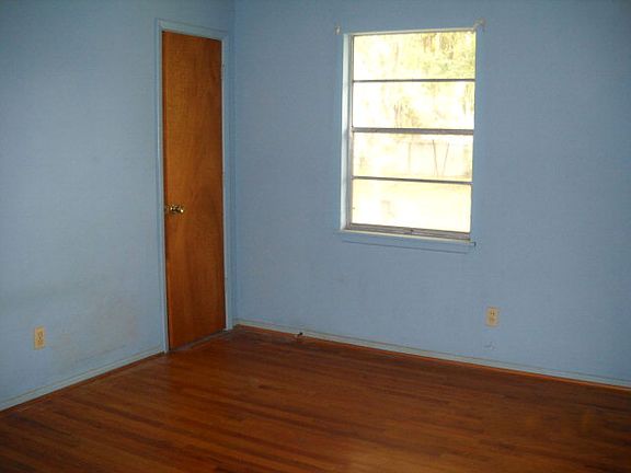 5th image of 311 Tarpon Dr