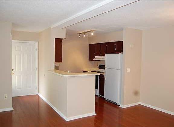 3rd image of 1054 Anna Knapp Blvd APT 1B