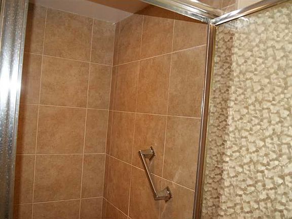 4th image of 9920 NW 68th Pl APT 116