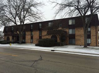 1926 10th St APT 104, Waukegan, IL 60085