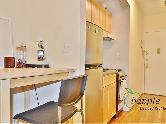 2nd image of 280 Mulberry St APT 4B