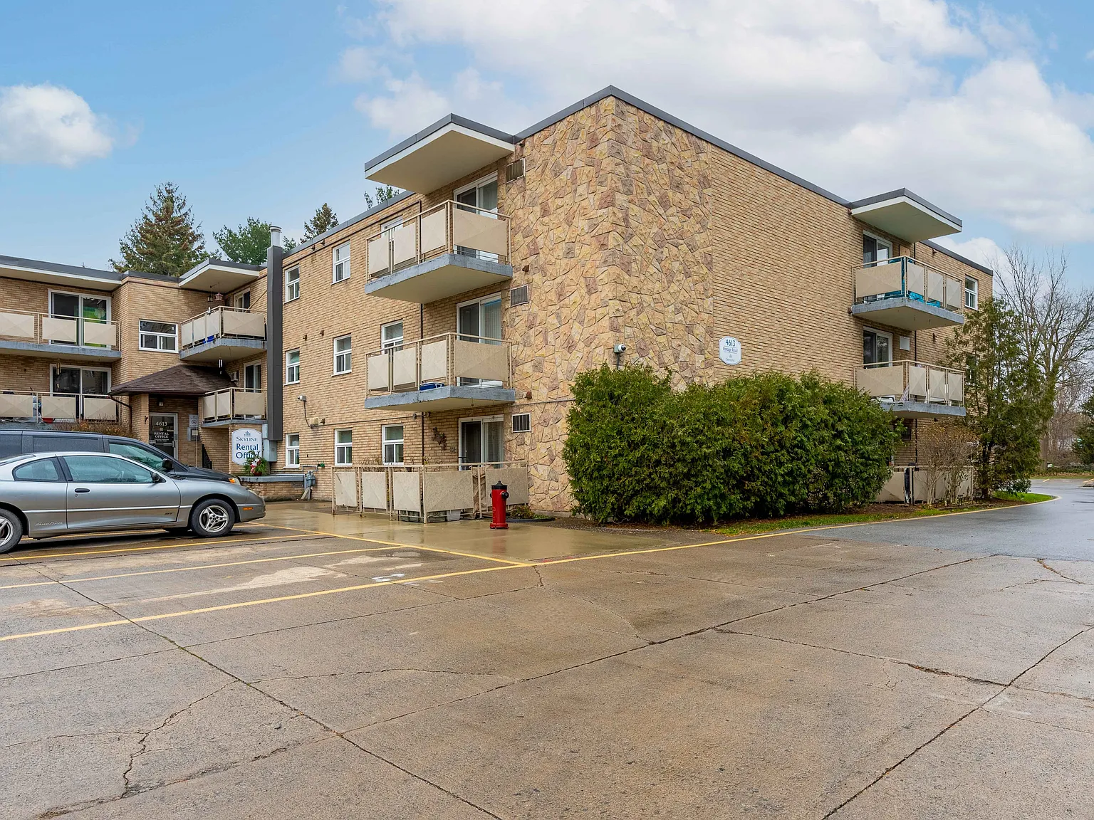 Portage Place Apartments — Photo 3
