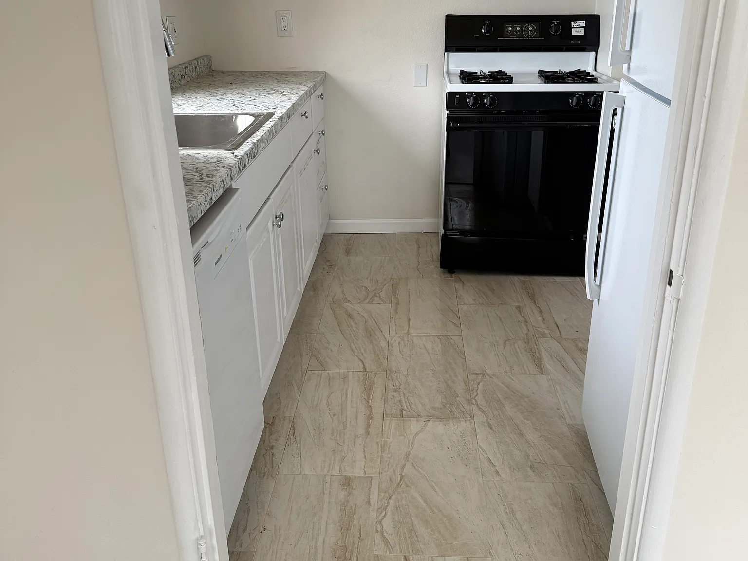2 bed, 1200 sqft, $2,500 — Photo 2