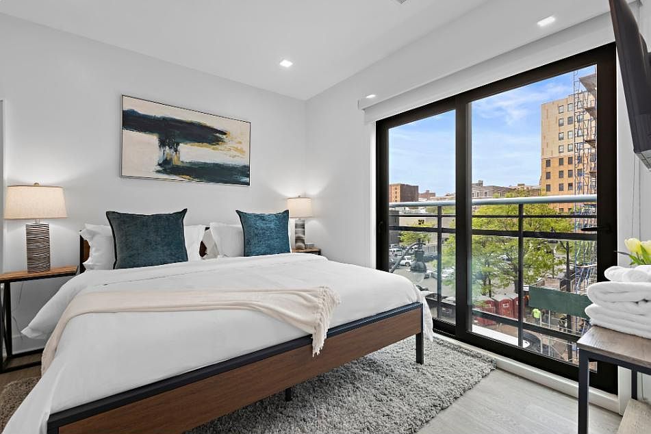 1st image of 315 Washington St #404-02