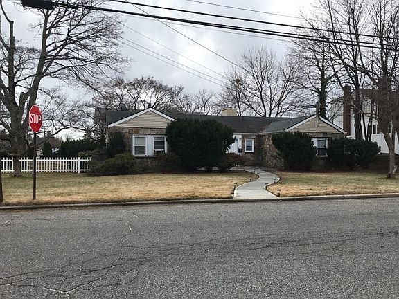3rd image of 33 Sherman Ave