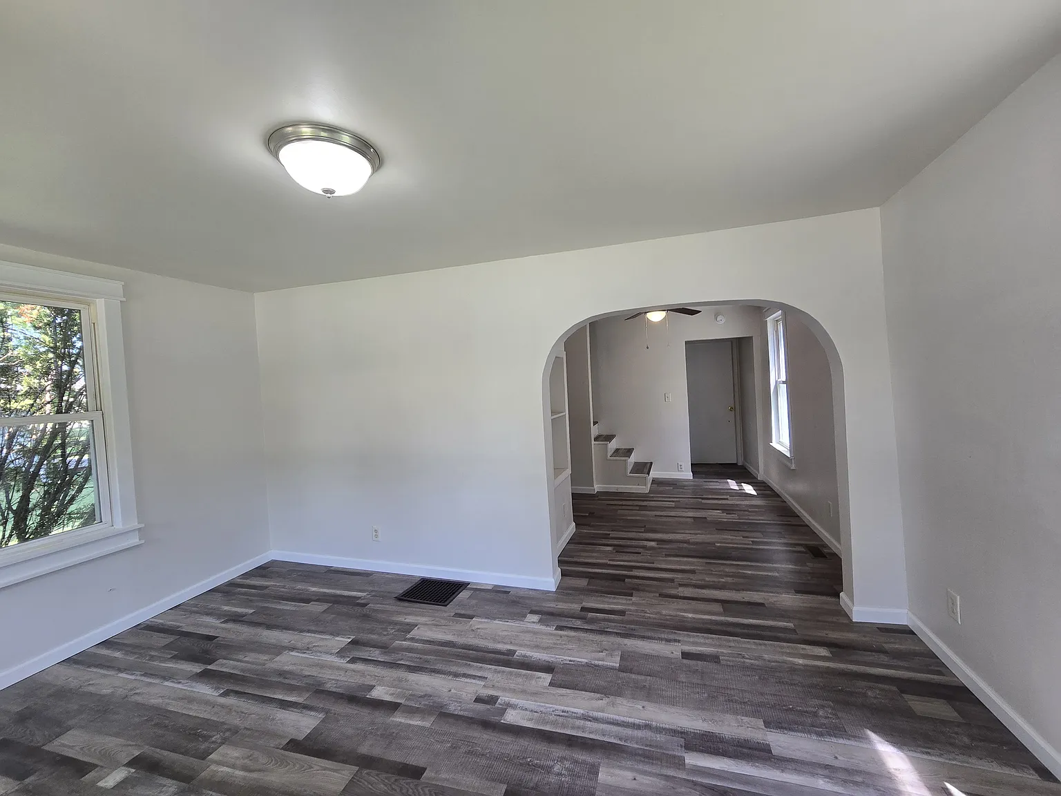 4 bed, 1054 sqft, $1,325 — Photo 4