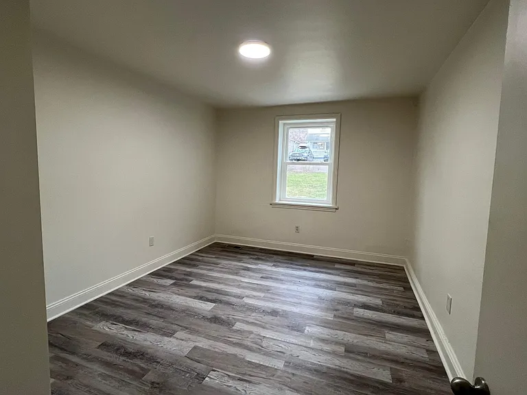 319 W Lincoln Hwy #2 — Photo 8