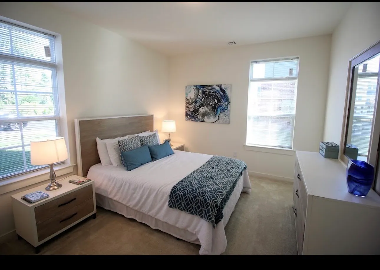 2 bed, 1093 sqft, $1,450 — Photo 2
