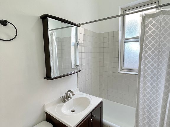 3rd image of 1020 W Loyola Ave APT 3W