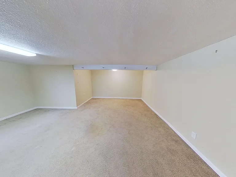 2230 Marshall St — Photo 18