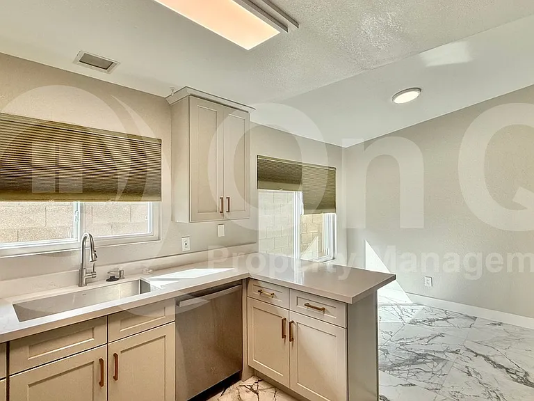 1510 E Taro Ln — Photo 4