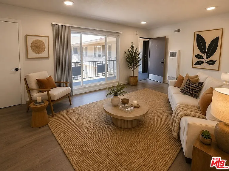 228 S Mariposa Ave #17 — Photo 3