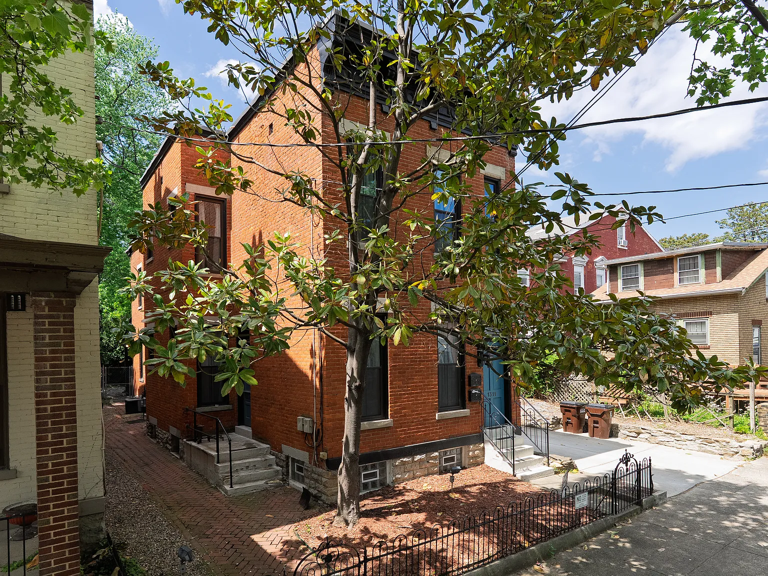 1311 Greenup St — Photo 2