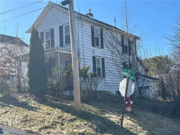 242 Dickens St, Latrobe, PA 15650