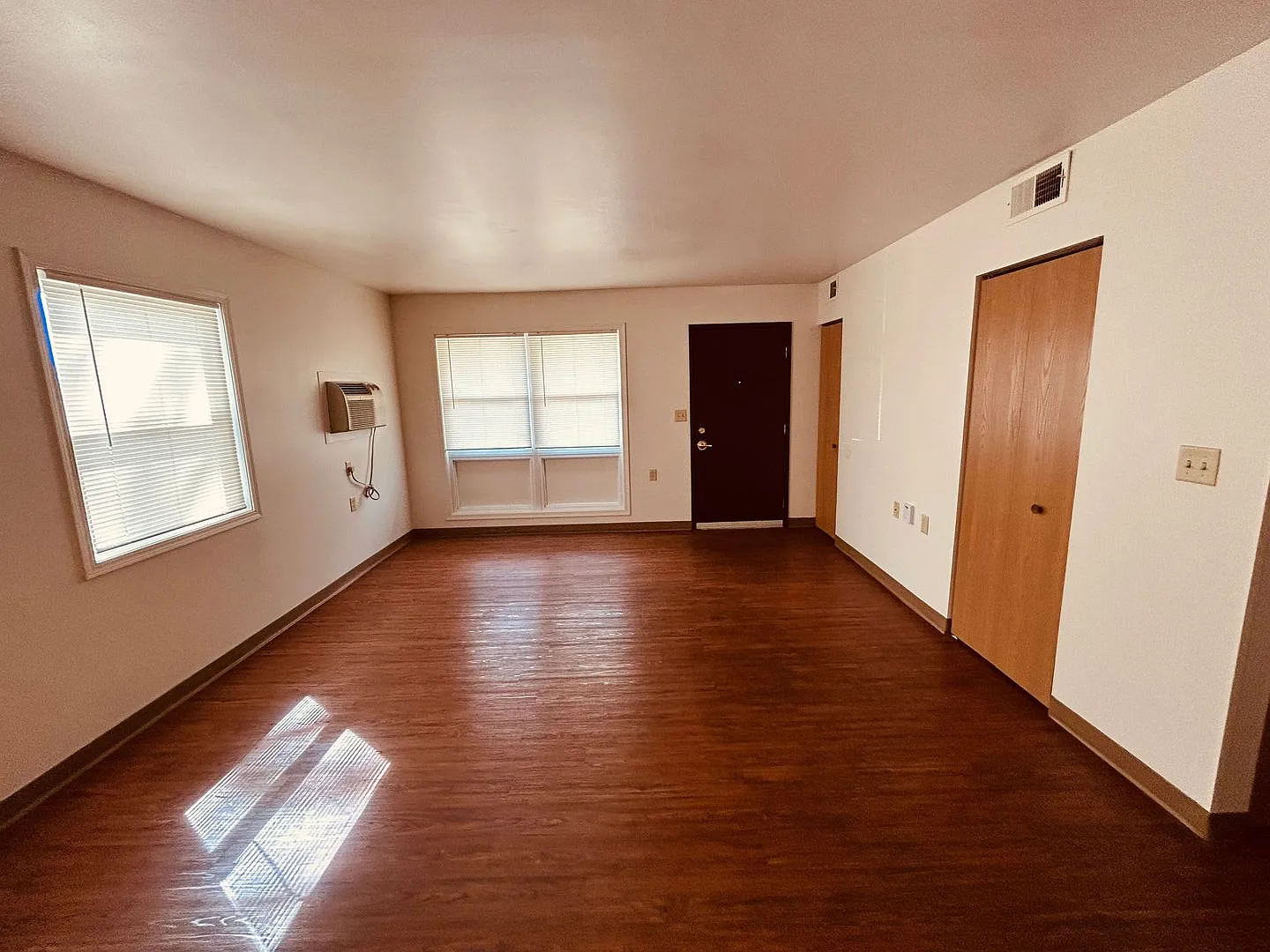 408 E Maple St — Photo 2