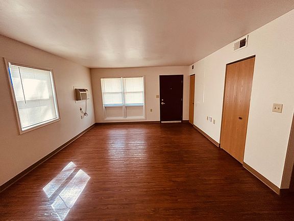 2nd image of 408 E Maple St #39