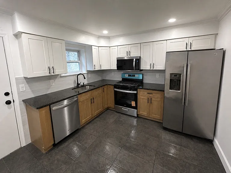 2117 E Cumberland St — Photo 1