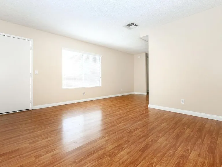 Sunset View Apartments — Photo 52