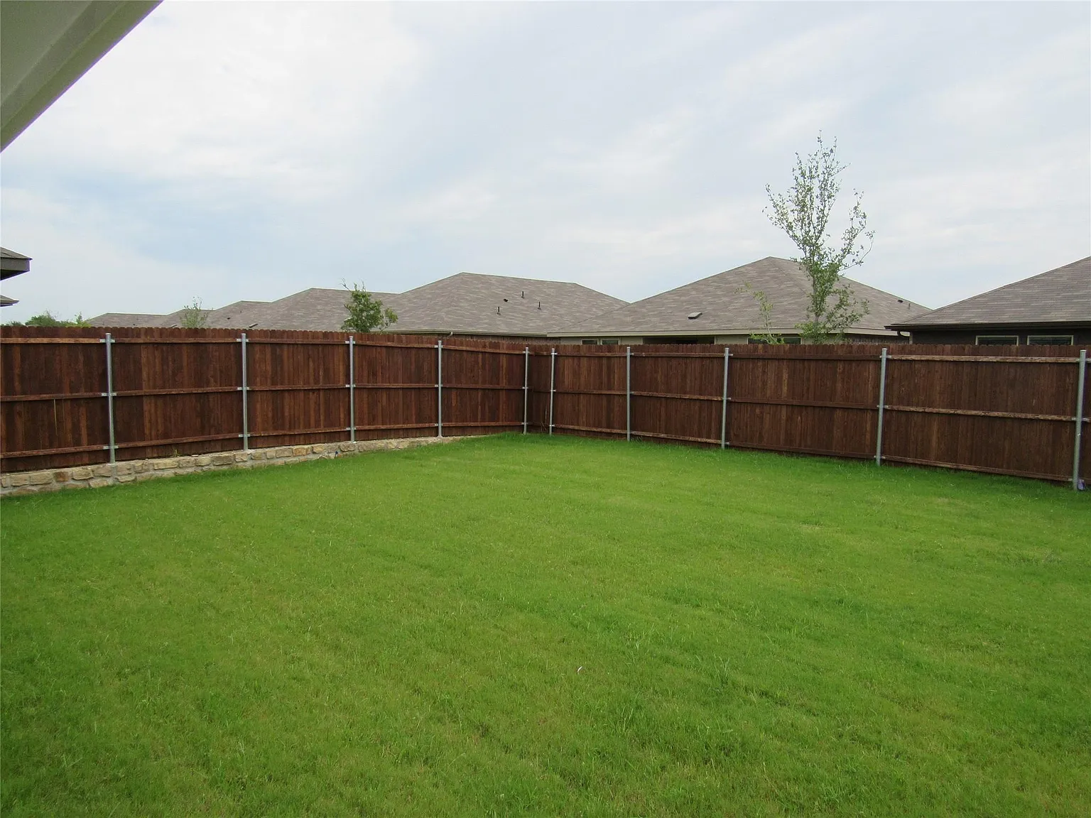 3 bed, 1399 sqft, $2,100 — Photo 3