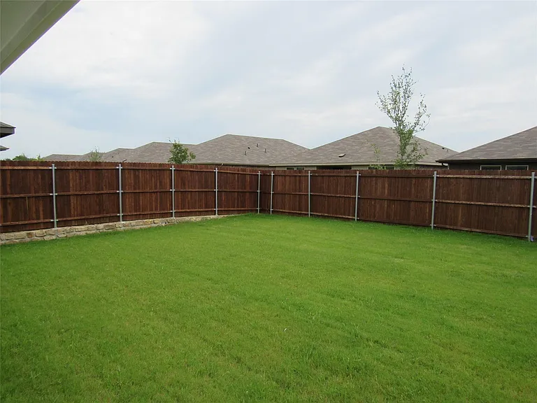 1612 Tin Roof Rd — Photo 4