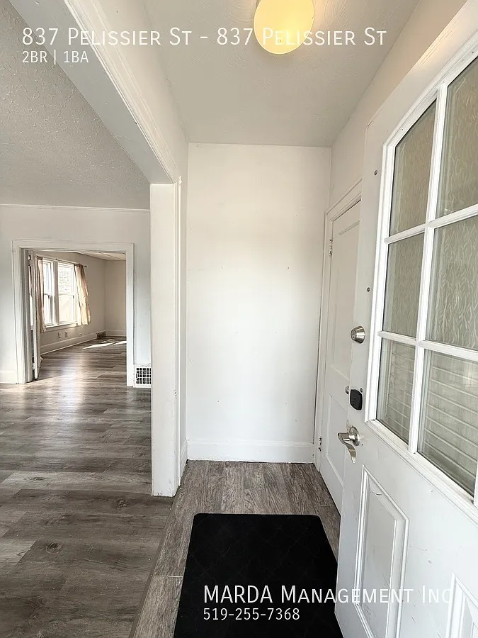 Charming 2 Bed/1 Bath Main Floor Unit Downtown - All Inclusive! — Photo 2