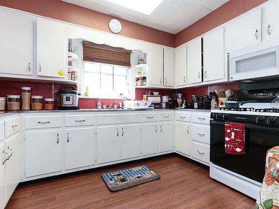 4th image of 221 Ege Ave